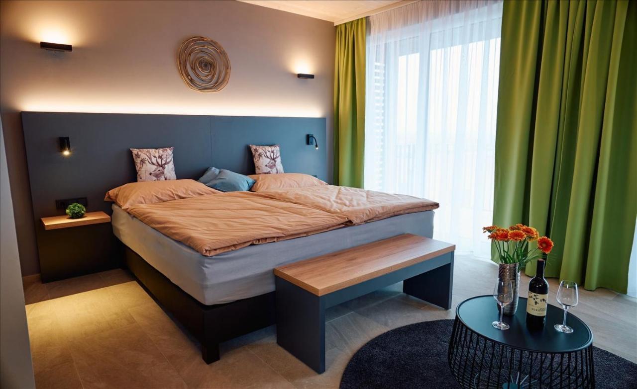 Apartments Vineyard19 Retz Bagian luar foto