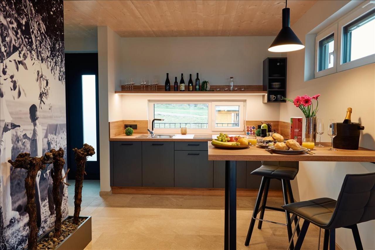Apartments Vineyard19 Retz Bagian luar foto